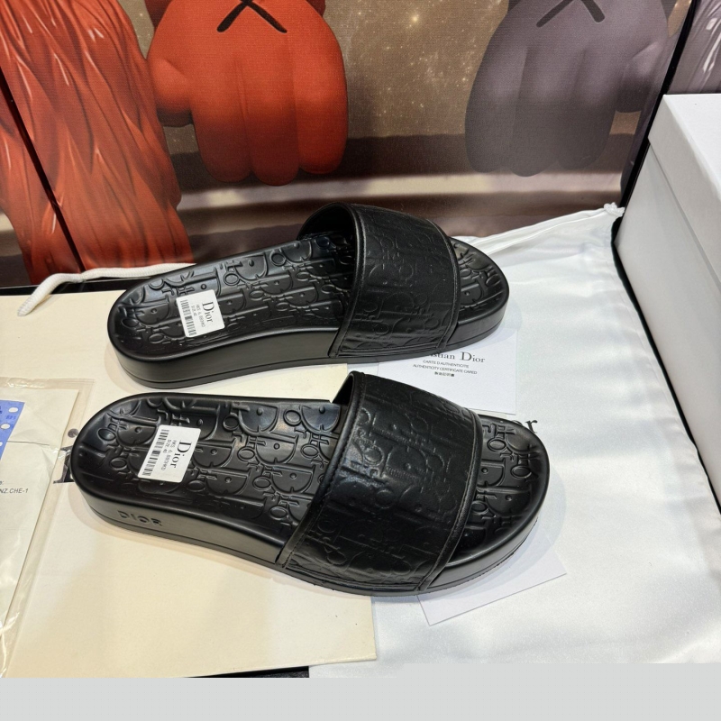 ch**an D*or slippers